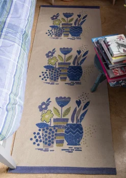 Gudrun Sjödén Bedruckter Läufer „Flower pots“ aus Bio-Baumwolle
