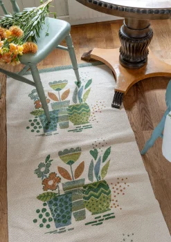 Gudrun Sjödén Bedruckter Läufer „Flower pots“ aus Bio-Baumwolle