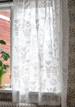 Gudrun Sjödén Kurze Gardine „Flower pots“ aus Bio-Baumwolle