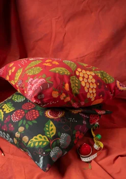 Gudrun Sjödén Meterware „Fruits“ aus Bio-Baumwolle